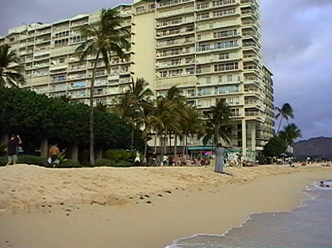 Beach at Fort De Russy, 360 pan 3: with the condo building and outrigger hotel behind