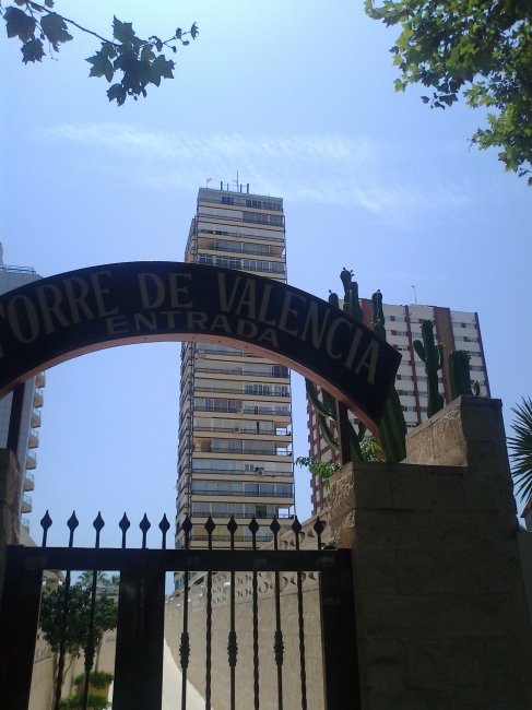 Torre de Valencia, from the street, Avenida de Mediterráneo