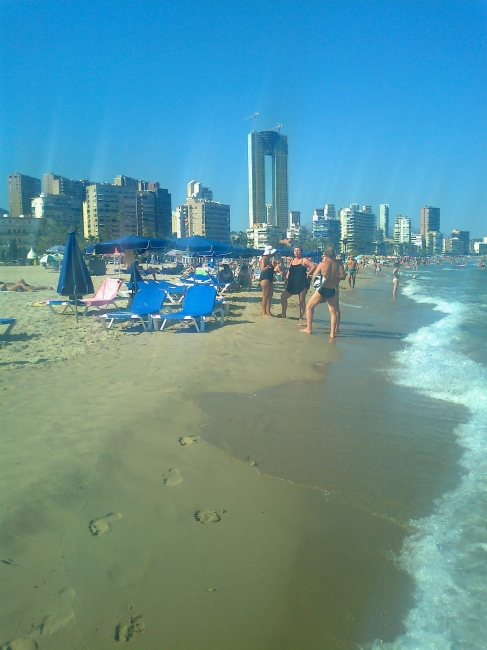 Poniente beach, you can see quite well how the Torre In Tempo will dominate the Poniente Skyline