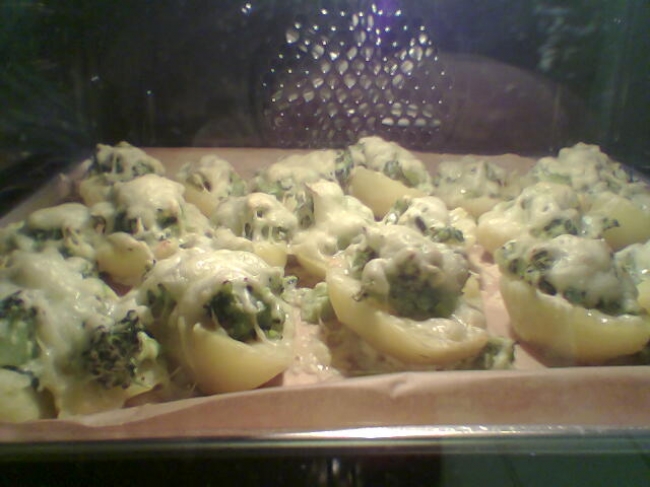 Broccoli filled potatos, 