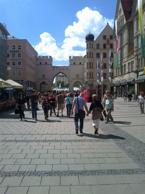 Kaufingerstraße, Blick Richtung Stachus, 