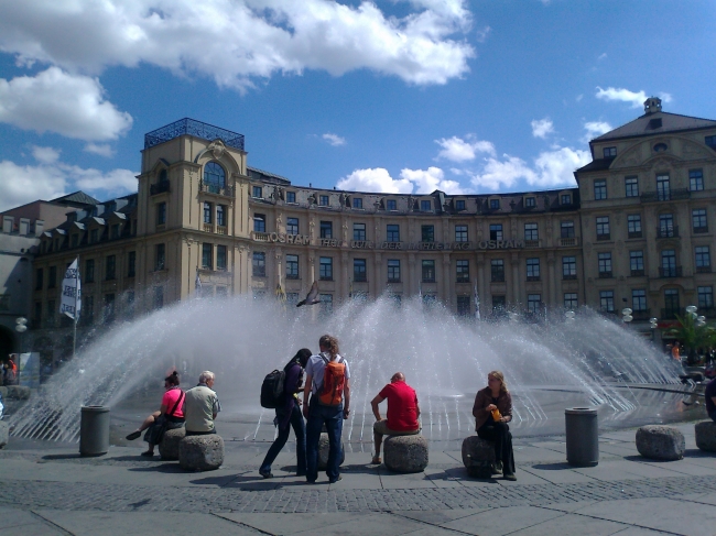 Karlsplatz (Stachus), Brunnen, 