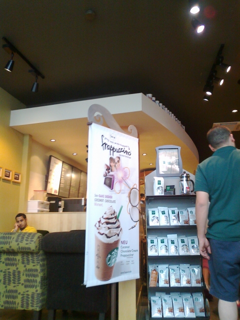 Inside Starbuck's Coffee am Opernplatz, 