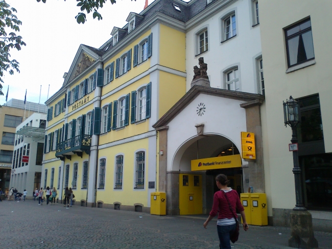Bonn: Die Alte Post (Deutsche Bundespost), in traditionellem Gelb
