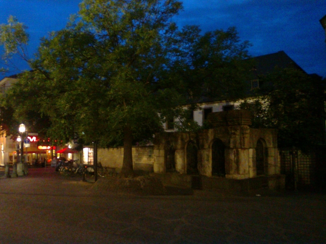 Bonn: alte Kirche bei Nacht, Das Bonner Münster (St. Martin?) am Martinsplatz