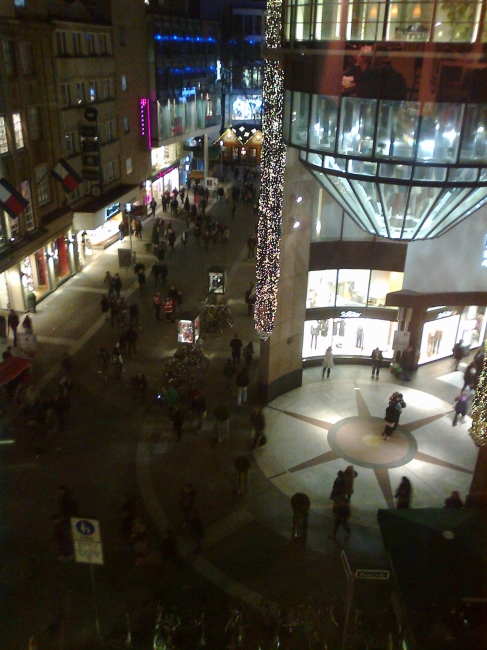 Weihnachtlich dekorierte Shadow-Arkaden, Düsseldorf, 