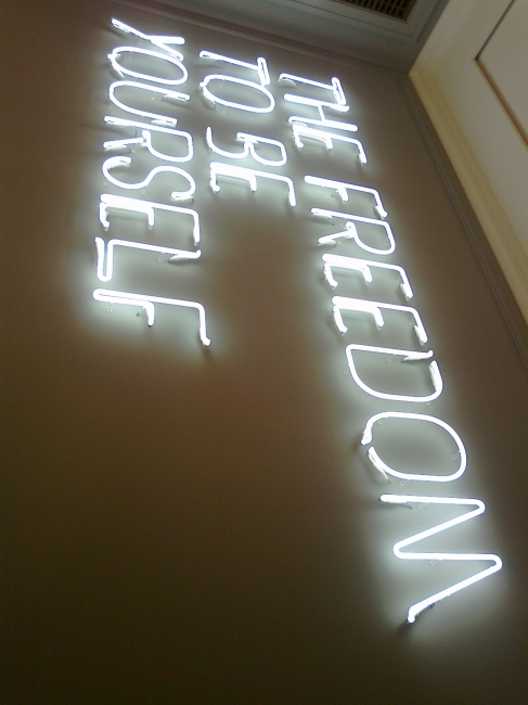 "The Freedom to be yourself" neon wall, Marc O'Polo Flagship Store, München