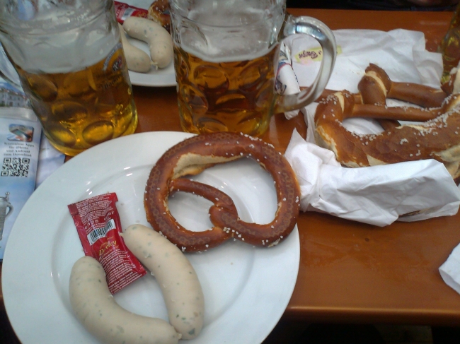 Weißwurst, Brezn and Beer, Hacker-Pschorr
