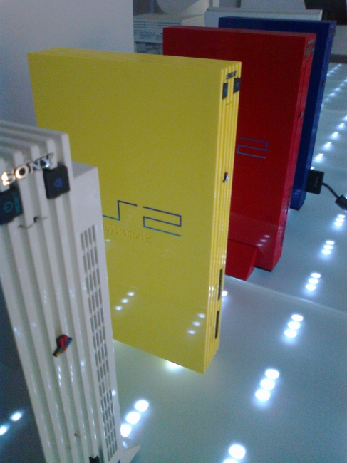 PS2 cluster, a number of coloured Sony Play Station 2s, design: Sony Design Center