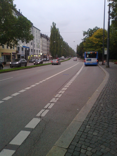Again, looking down Lindwurmstraße, looking south-west from Sendlinger Tor near the fountain
