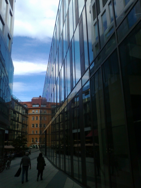 New backstreets at Maximilanstraße, as seen from Alfons Goppel Straße