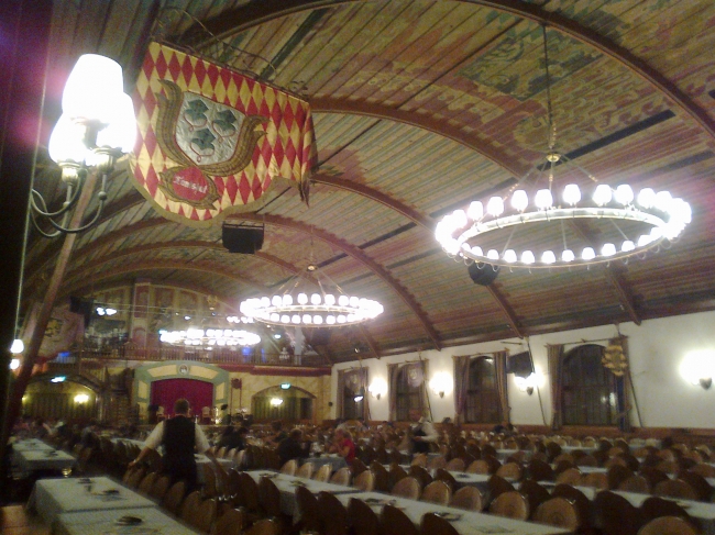 Hofbräuhaus Ballroom, on second floor, the HB has a huge party location, often filled to the brim - today more or less empty