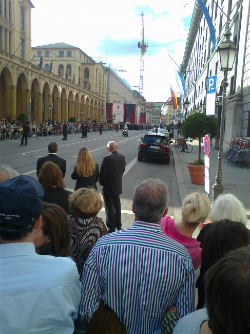 Bundespräsident Joachim Gauck preparing to leave, Maximilianstraße, near the Opera house