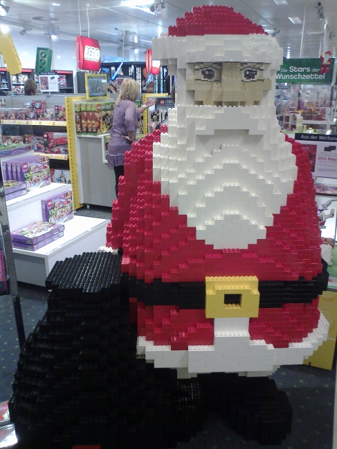 LEGO Bricks Santa Clause, Xmas is coming, lego to the rescue (shot taken in Karstadt, Mühlheim/Ruhr, RRZ