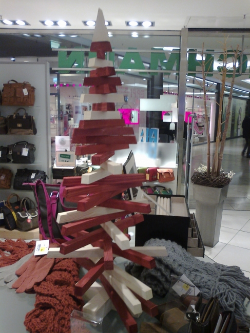 Wood christmas tree, interesting design for a decorative tree, forum duisburg, at Deichmann's