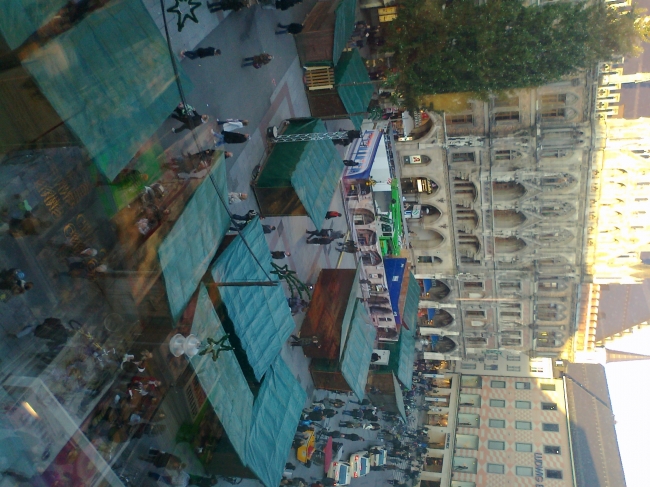 Preparing for Weihnachtsmarkt on Marienplatz, as seen from the 2nd floor of Hugendubel's book store