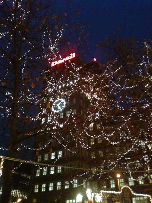 Richard Marx Haus in season decoration, Persil, the clock and lots of lights