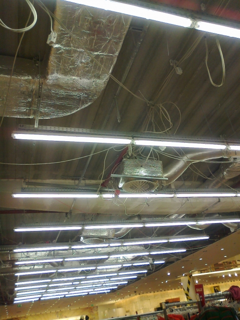 Open ceiling in the PuC young fashion basement, 