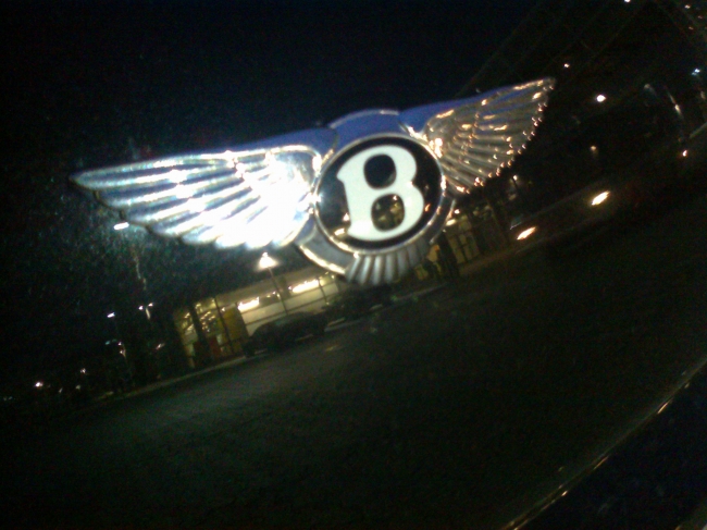 Bentley luggage compartment logo, Continental or something