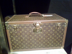 Mid-Size LV luggage box