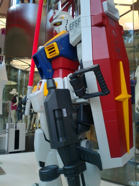 Giant Transformer at Uniqlo, Oxford Street