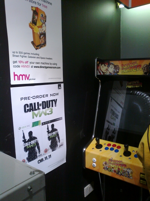 Fighter arcade and Call of Duty poster, 