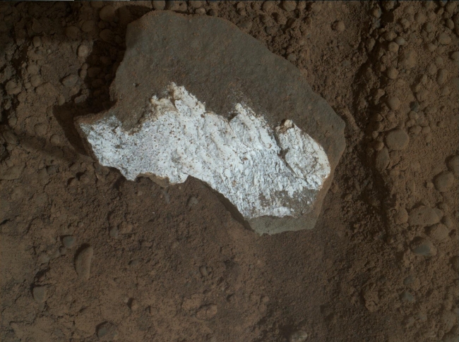 Close-up View of Broken Mars Rock 'Tintina', This close-up view of "Tintina" was taken by the rover's Mars Hand Lens Imager (MAHLI) on Sol 160 (Jan. 17, 2013) and shows interesting linear textures in th...