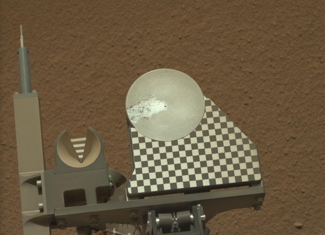 First Sample Placed on Curiosity's Observation Tray, The robotic arm on NASA's Mars rover Curiosity delivered a sample of Martian soil to the rover's observation tray for the first time during the mission's 70t...