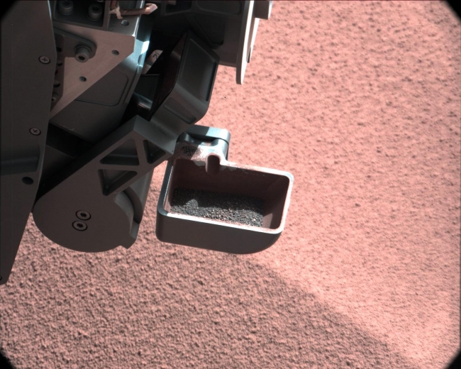 Too Big for the Sieve, In this image, the scoop on NASA's Curiosity rover shows the larger soil particles that were too big to filter through a sample-processing sieve that is poro...