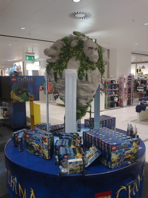 LEGO Chima display, A floating island similar to the one in Laputa, creates reminiscent of Avatar - that's Chima!