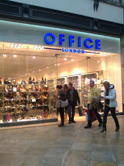 OFFICE London, new German flagship store at CentrO Oberhausen, the UK based shoes retailer opened their first (?) store in Germany at CentrO Oberhausen this week