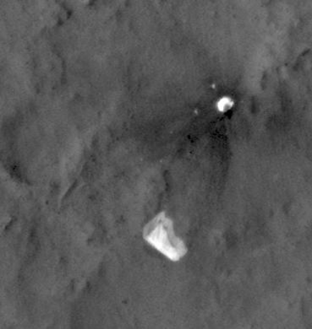 MSL's Parachute Flapping in the Wind, This sequence of seven images from the High Resolution Imaging Science Experiment (HiRISE) camera on NASA's Mars Reconnaissance Orbiter shows wind-caused cha...