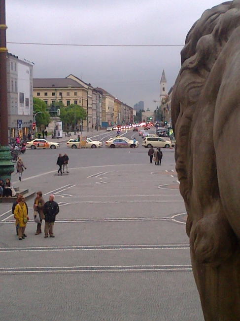 The "Leo" as seen from Feldherrenhalle, Oedonsplatz, 