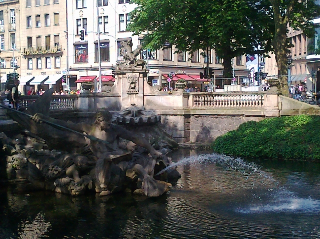 Water fountain near Kö, one of the nicer views of Düsseldorf