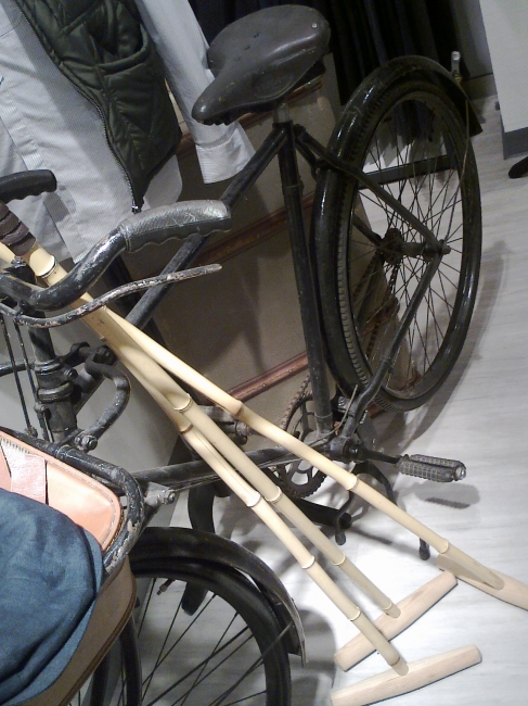 Old and rusty Bike, note the Dunlop saddle!