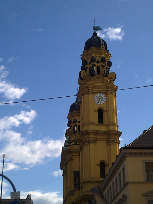 Theatinerkirchentürme in der Sonne, 