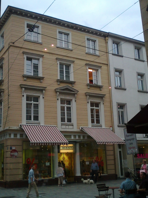 Altstadt real estate, a nice building near Carlsplatz, Bernini shoes at ground level