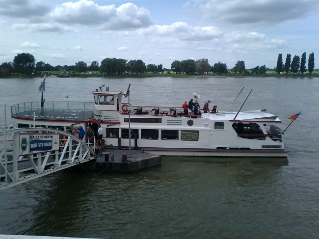 Weisse Flotte, borading in Kaiserswerth near Düsseldorf