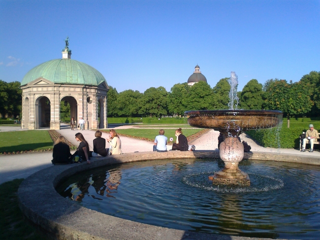 Pavillion und Brunnen im Hofgarten, München