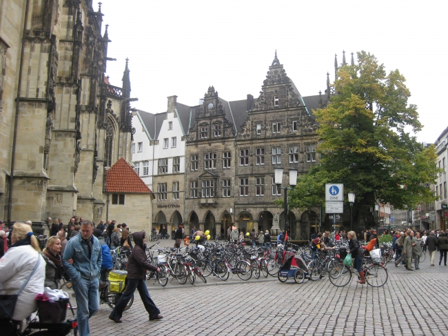 St. Lamberti (?), Marktplatz vor der Kirche