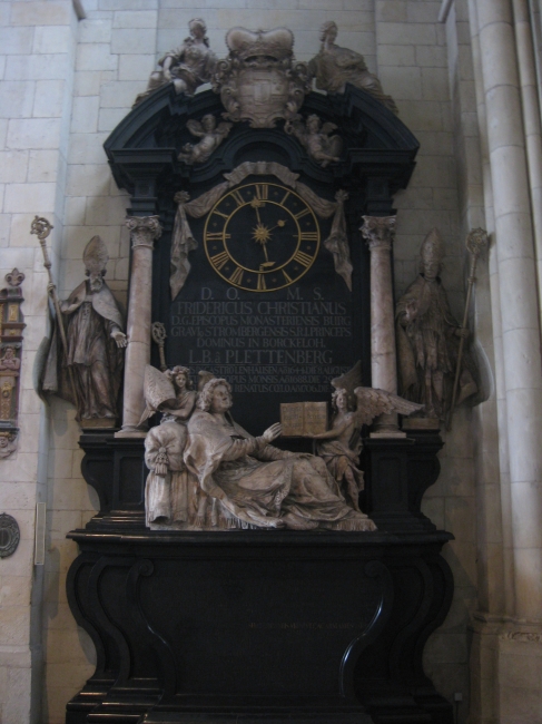 Altar mit Uhr im Dom zu Münster, 