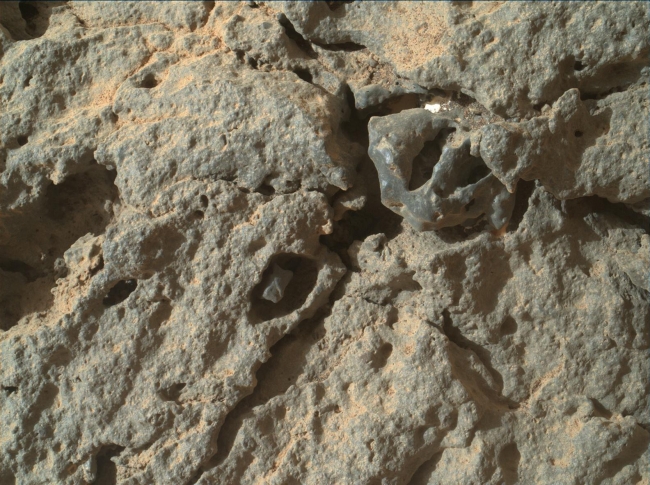 Detail in "Point Lake" Outcrop, <br><br>Image credits: NASA/JPL-Caltech/MSSS<br>Image released by NASA on 2013-06-25 as catalog id PIA17267
