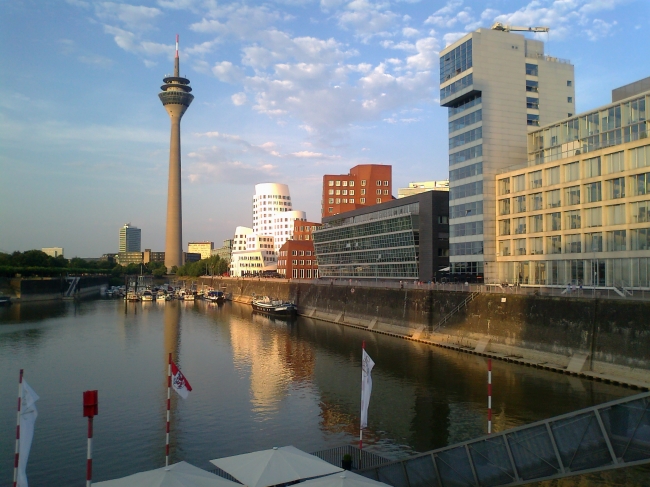 Medienhafen Düsseldorf mit Funkturm, Gehrybauten, etc.