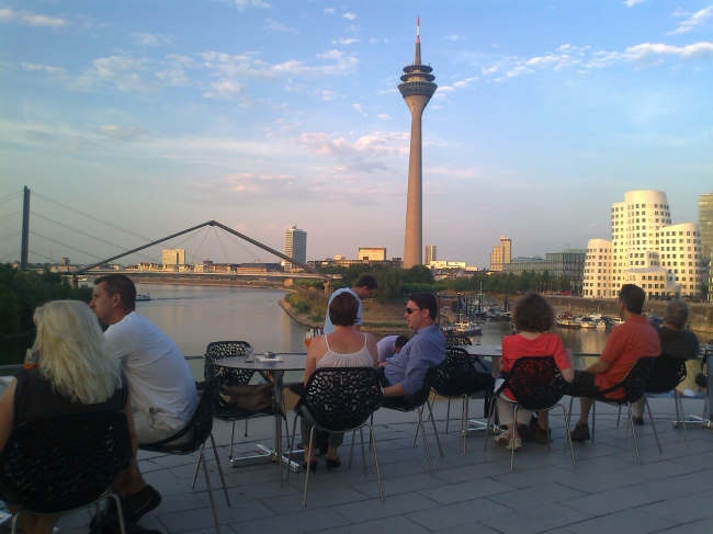 Pebbles Bar @ Hyatt Düsseldorf, looking towards Funkfurm, 