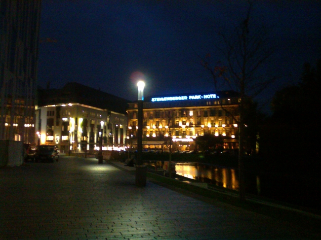 Outside Köbogen, looking towards Steigenberger Park Hotel, 