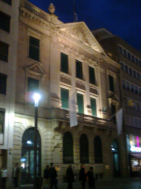 Haus der Universität, Nestled in-between a dm Drogerie Markt and Köbogen ist a nice 19th century house now used by the HHU