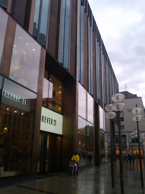 New fashion shop Forever 21 on Kaufinger Straße, 