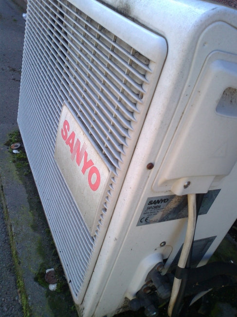 Aircon Sanyo, outdoor unit