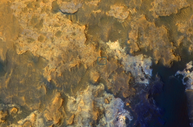 Mars Orbiter Sees Curiosity Rover in 'Artist's Drive', Unannotated Image Click on the image for larger version A view from NASA's Mars Reconnaissance Orbiter on April 8, 2015, catches sight of NASA's Curiosity Ma...