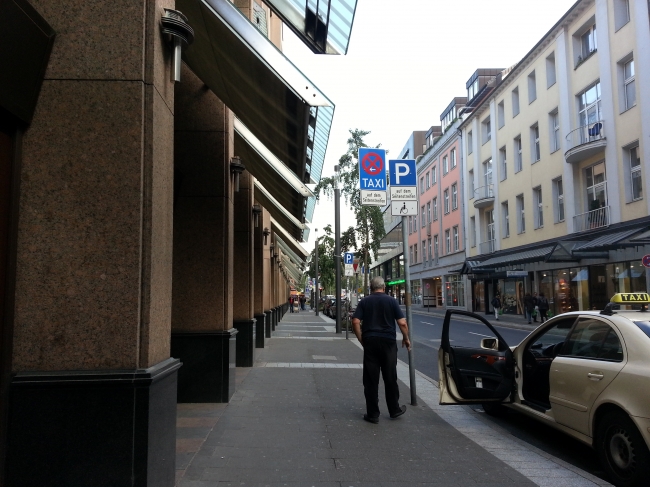 Taxi Stand next to Shadow Arkaden, Blumenstraße Düsseldorf